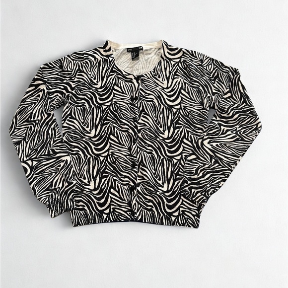H&M Sweaters - H&M Black and White Zebra Print Classic Cardigan Sweater